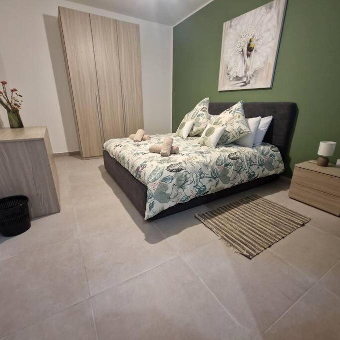 Centrally Located, Well Equipped, Stylish Flat. Σεντ Πόλς Μπέι Εξωτερικό φωτογραφία