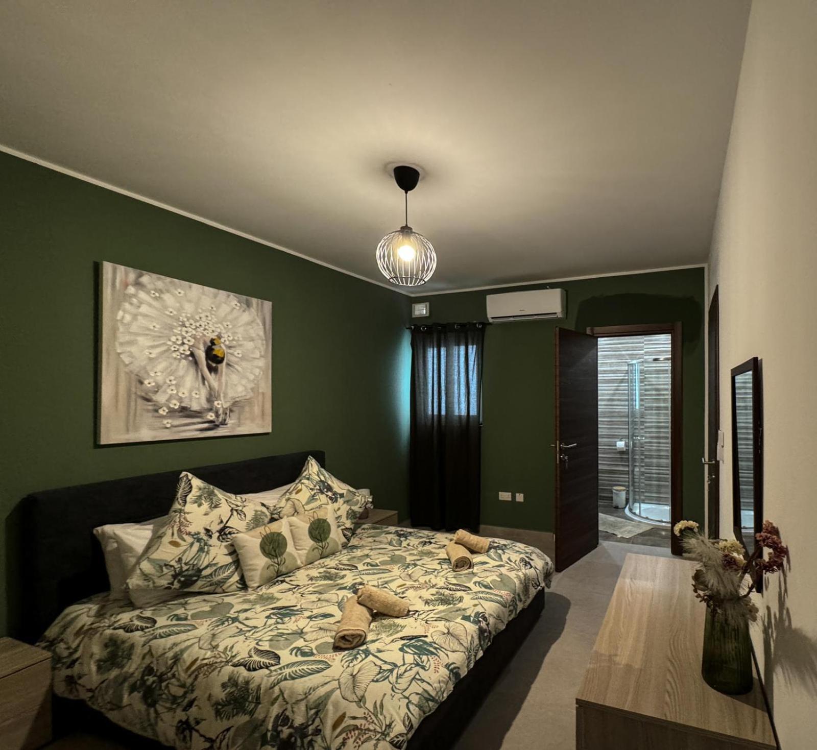 Centrally Located, Well Equipped, Stylish Flat. Σεντ Πόλς Μπέι Εξωτερικό φωτογραφία